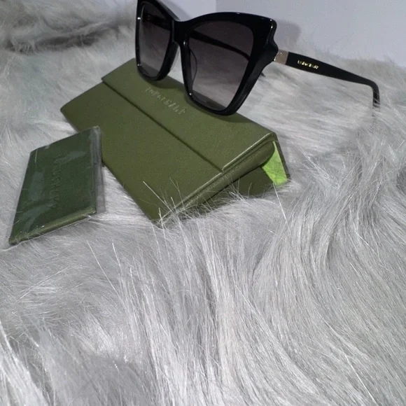 Longchamp Ladies Cat Eye Sunglasses~NIB display picture 3